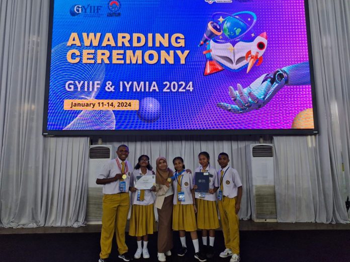 Dua Siswa SMA Golden Gate pulau Doom Ikuti Kegiatan Lomba Tulis Bertajuk Global Youth Invention & Innovation Fair 2024